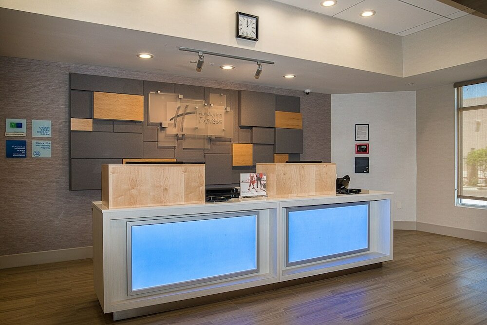 Фото Holiday Inn Express Fullerton - Anaheim, an Ihg Hotel
