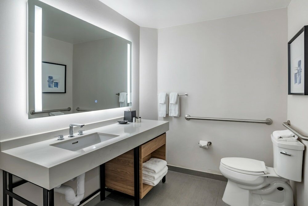 Фото Sheraton Suites Wilmington Downtown