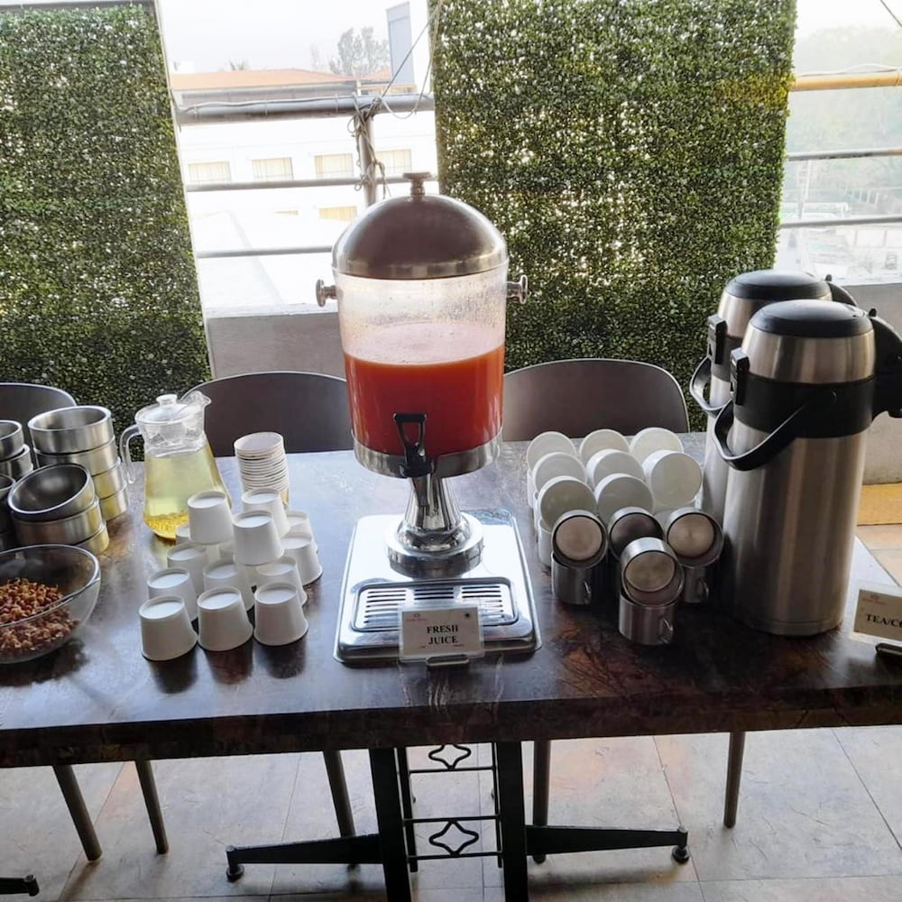 Фото Hotel Roopa