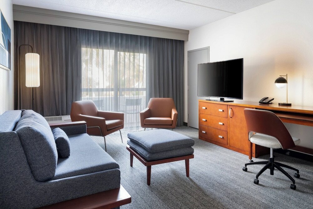 Фото Courtyard by Marriott Tampa Westshore/Airport
