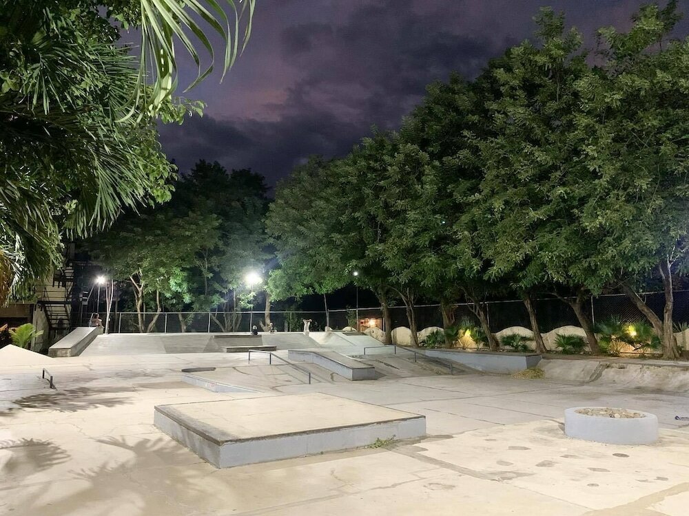 Фото Surf Ranch Hotel & Resort