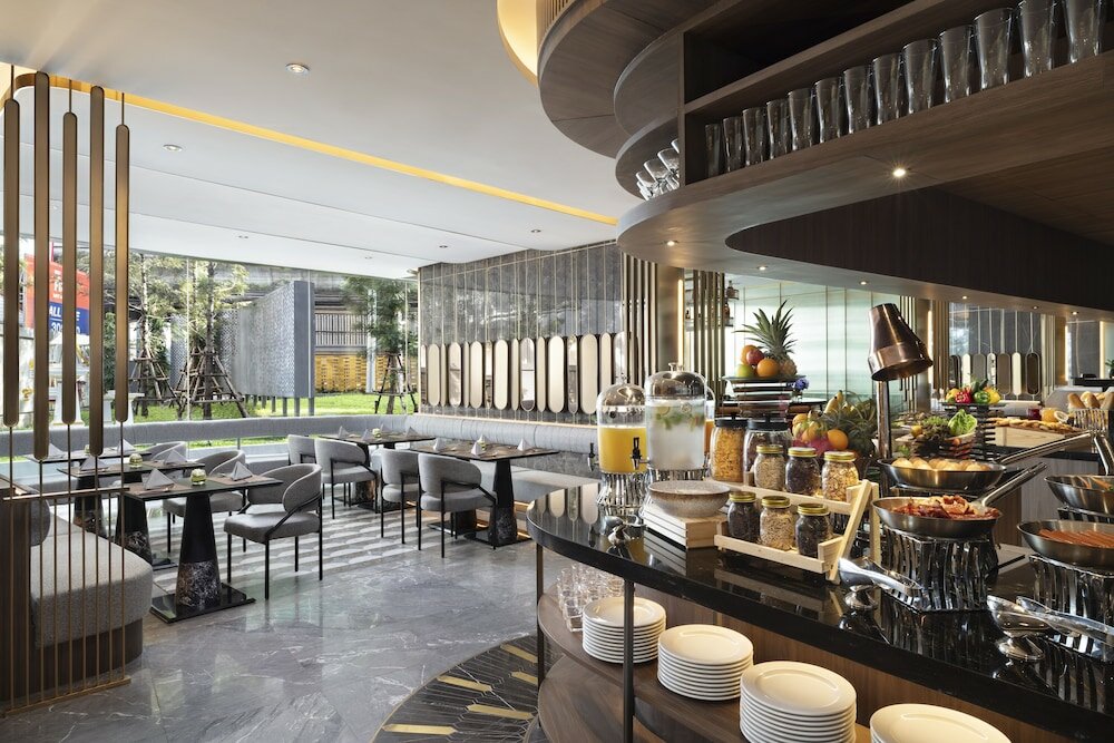 Фото Oakwood Suites Tiwanon Bangkok