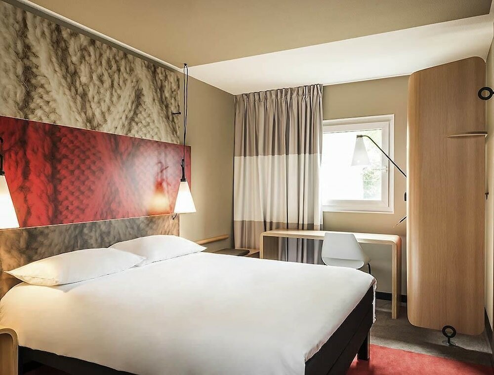 Фото Ibis Manchester Centre 96 Portland Street