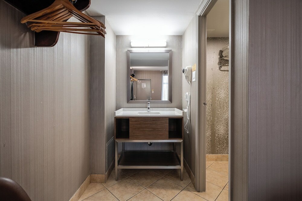 Фото Monte Carlo Inn Toronto West Suites