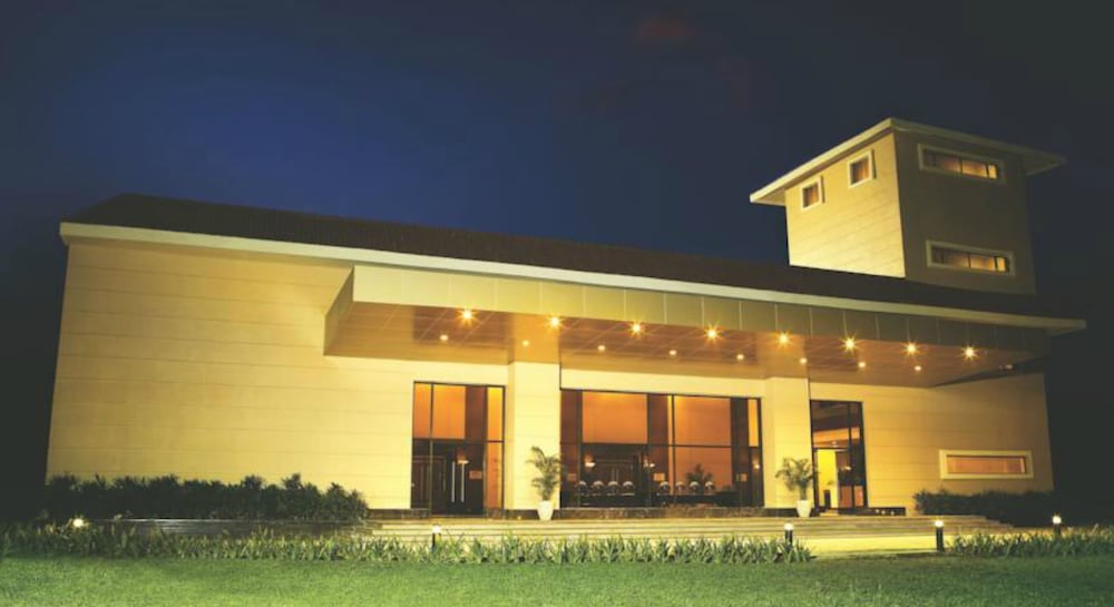 Фото The Retreat Hotel & Convention Centre