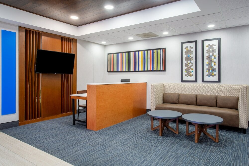Фото Holiday Inn Express And Suites Fort Wayne