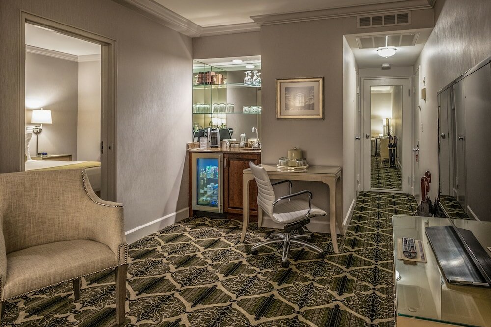 Фото Bell Tower Hotel