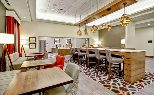 Гостиница Hampton Inn & Suites - Medicine Hat, Alberta, Canada в Медисин-Хэт