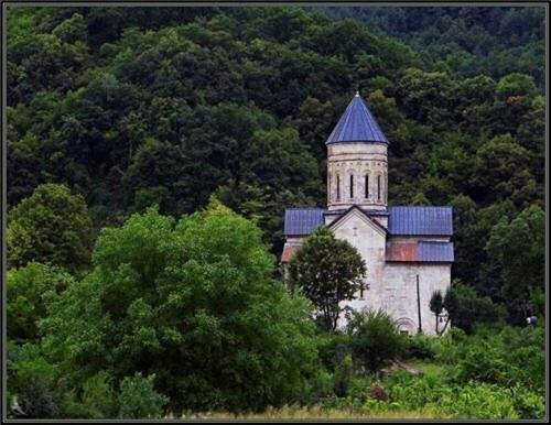Гостиница Guest House M&b в Рача-Лечхуми и Квемо-Сванети