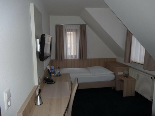 Гостиница Hotel Germania в Ройтлингене