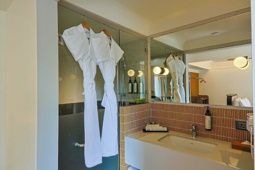 Гостиница Lotus Beach Resort в Бенаулиме