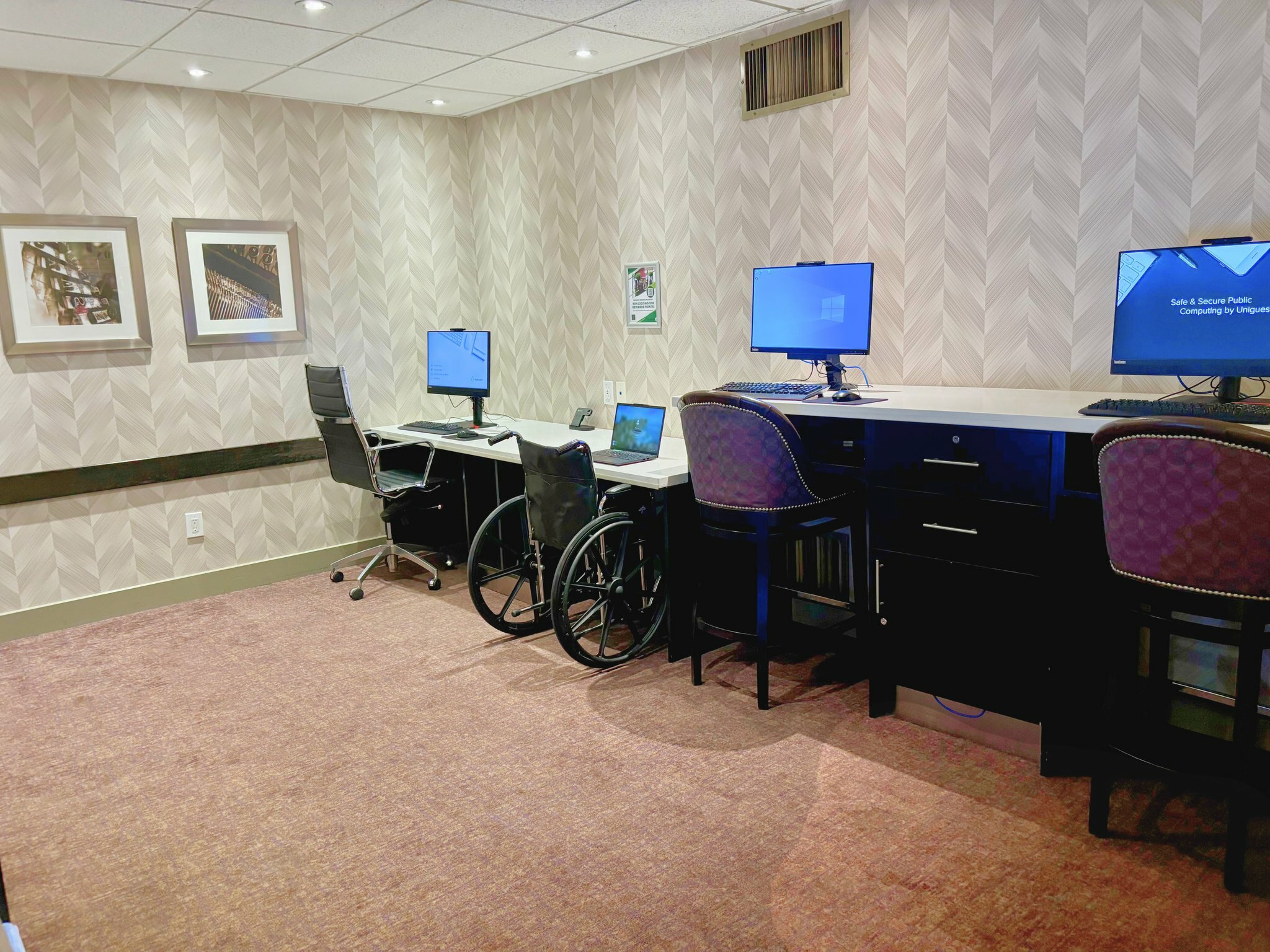 Фото Holiday Inn Toronto International Airport