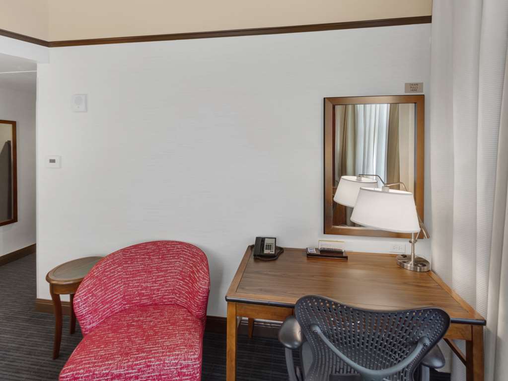 Фото Hilton Garden Inn Milwaukee Downtown