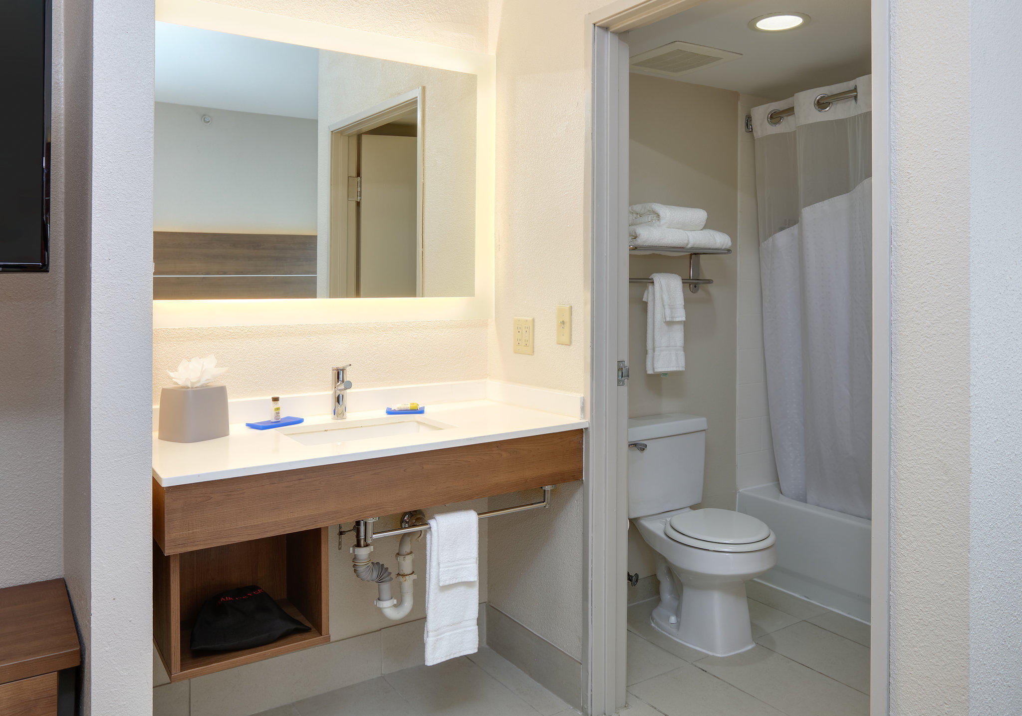 Фото Holiday Inn Express & Suites Austin Round Rock, an Ihg Hotel