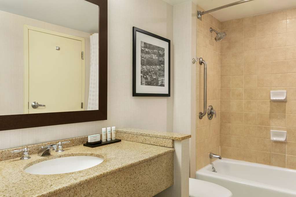 Фото Embassy Suites by Hilton Boston at Logan Airport