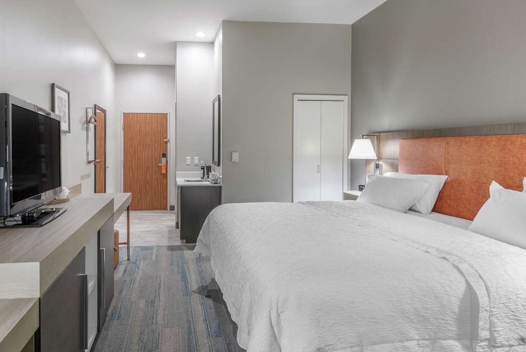 Фото Hampton Inn Brownwood