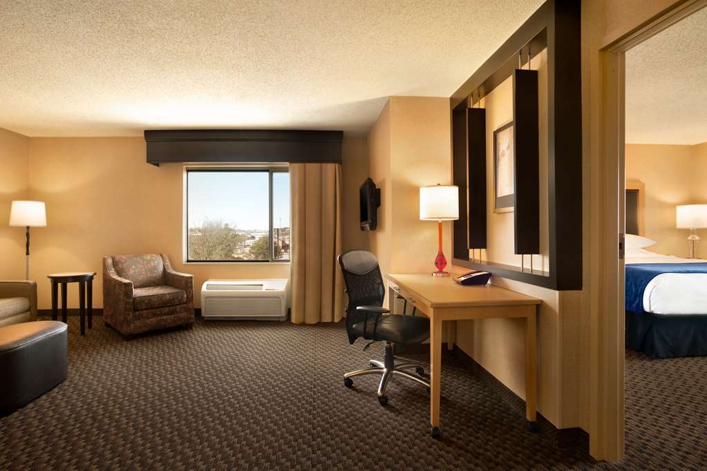 Фото DoubleTree by Hilton Hotel Oklahoma City Airport