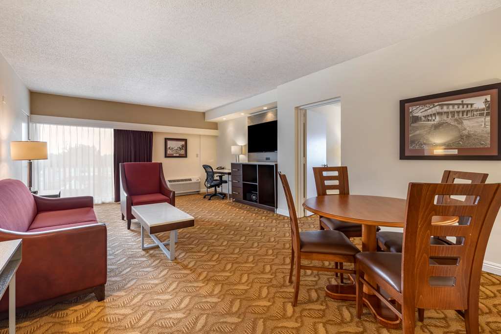 Фото Best Western Plus Thousand Oaks Inn