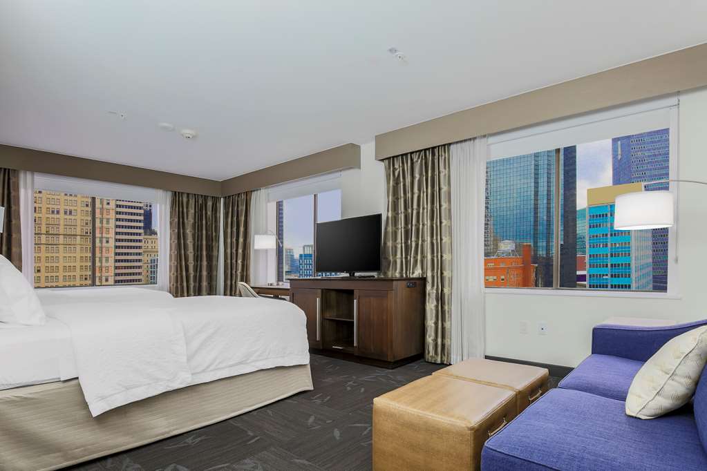 Фото Hampton Inn & Suites Dallas Downtown