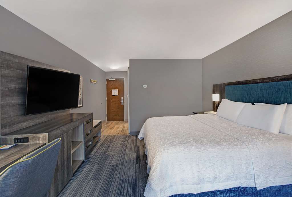 Фото Hampton Inn Westfield