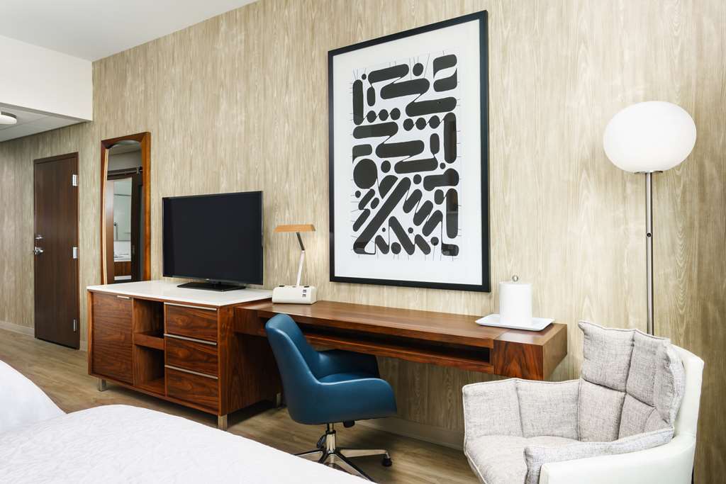 Фото Hampton Inn & Suites Santa Monica