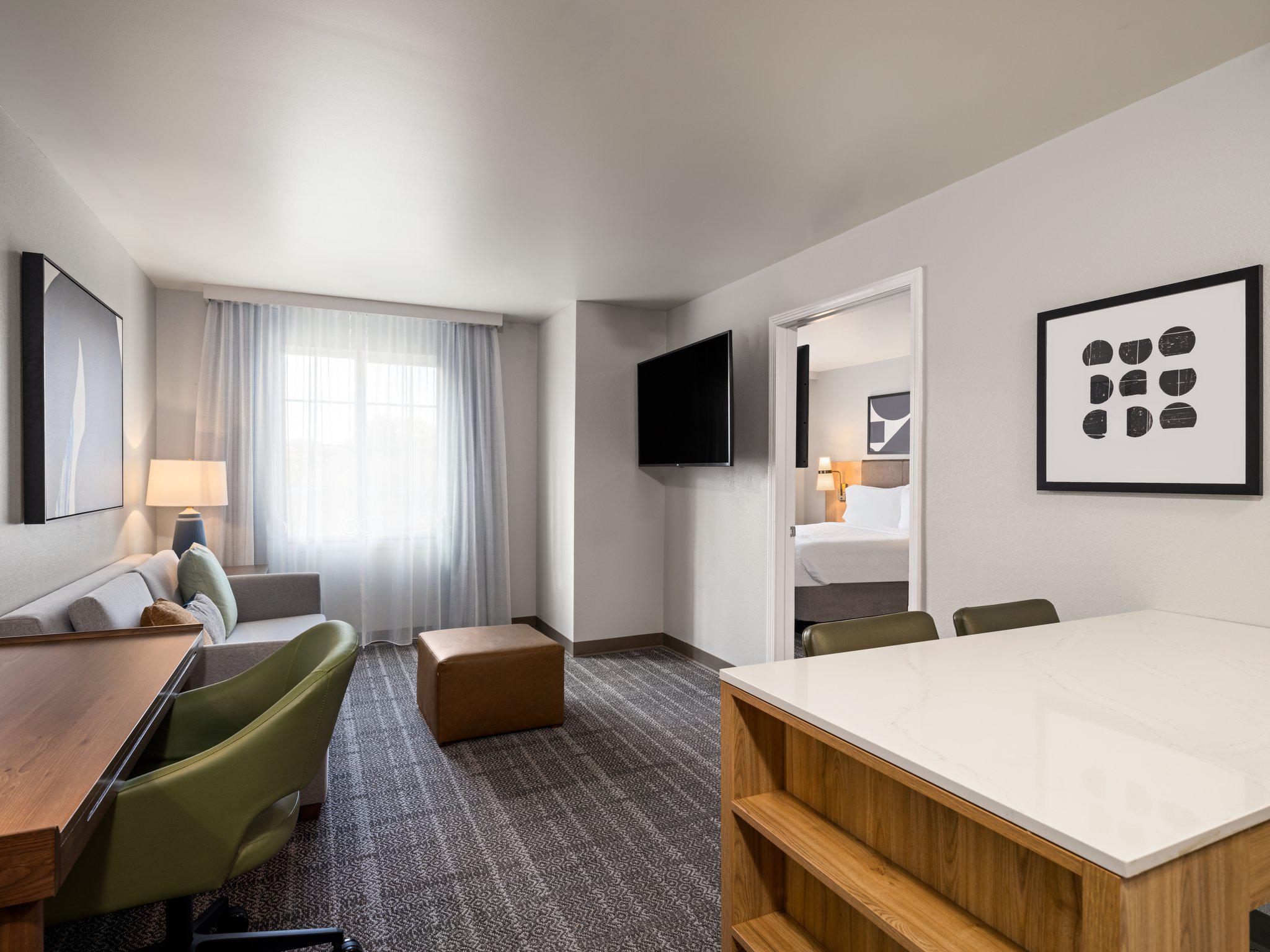 Фото Staybridge Suites Rochester University, an Ihg Hotel