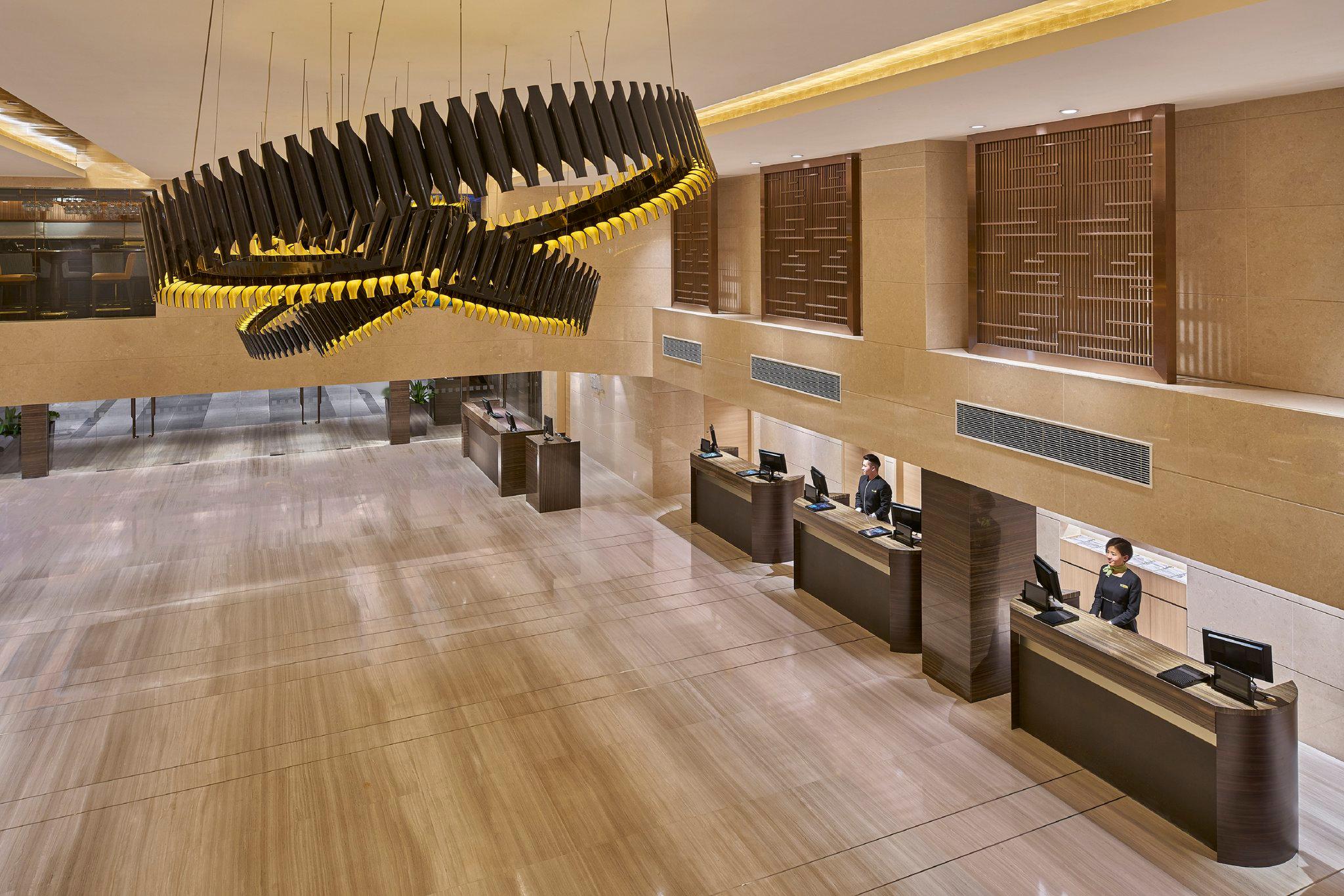 Фото Holiday Inn Golden Mile Hong Kong