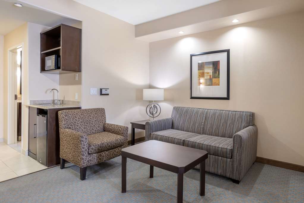 Фото Best Western Plus Midland Suites