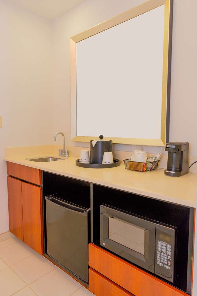 Фото Hampton Inn & Suites Riverside/Corona East