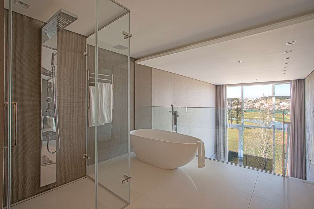Фото Suryaa Hotel Pinhais, Curio Collection by Hilton