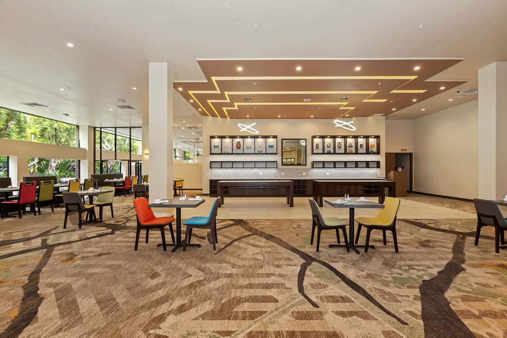 Фото Doubletree by Hilton Whittier Los Angeles