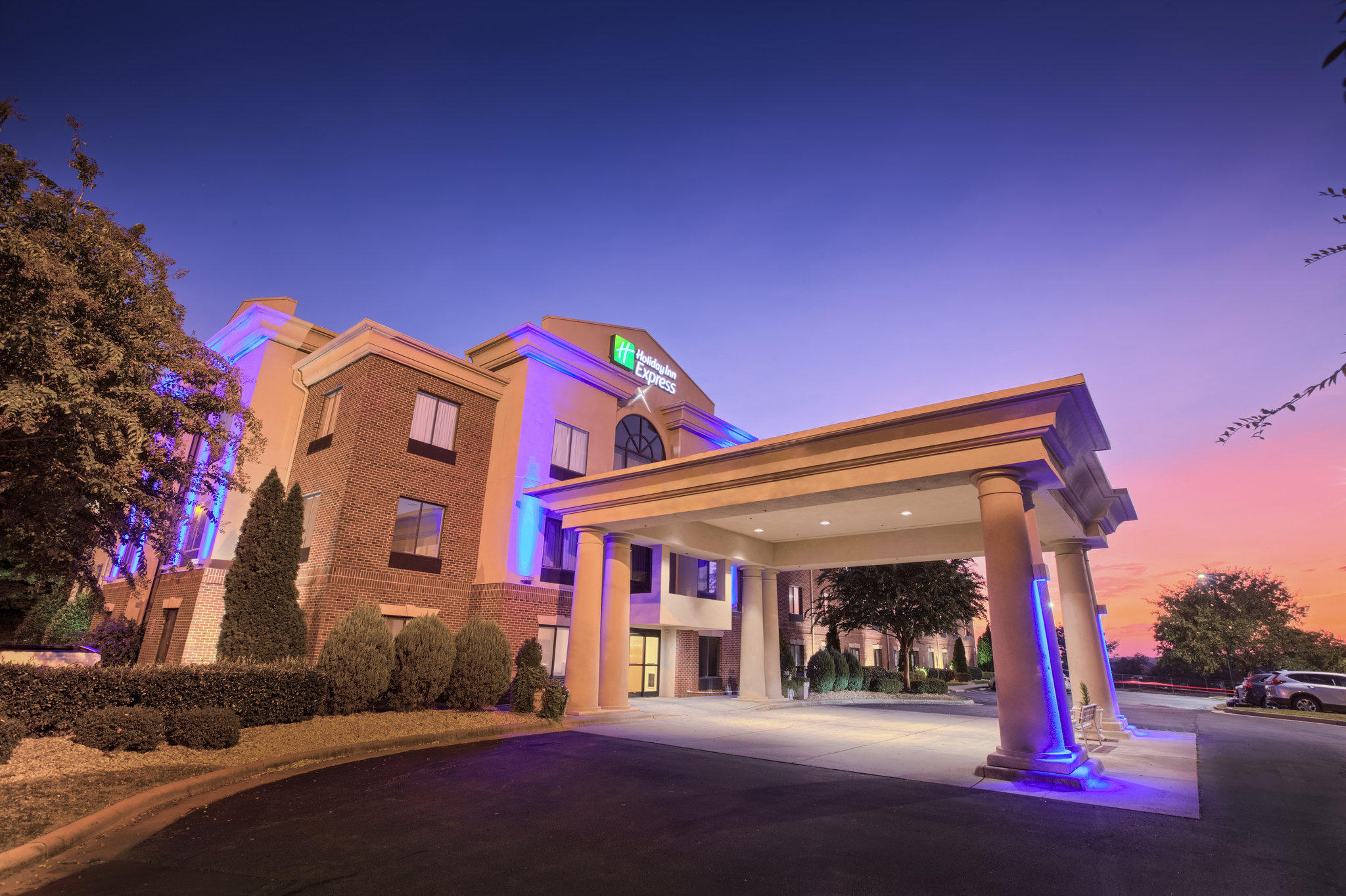 Фото Holiday Inn Express Hotel & Suites Raleigh-Wakefield, an Ihg Hotel