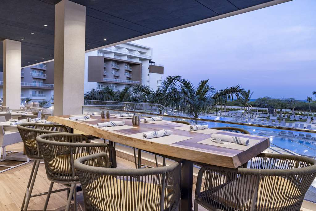 Фото Embassy Suites by Hilton Aruba Resort