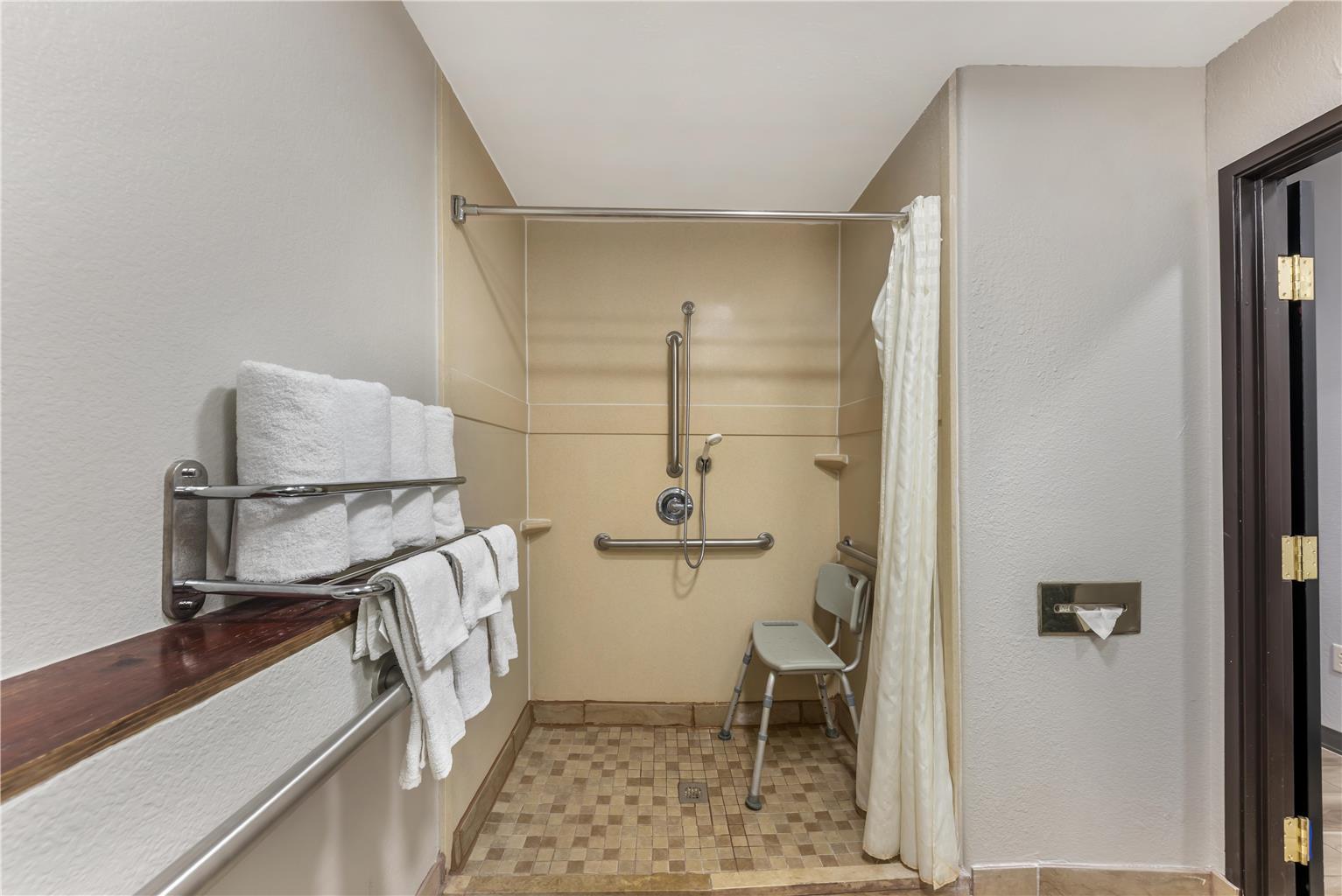 Фото SureStay Plus Hotel by Best Western San Antonio SeaWorld