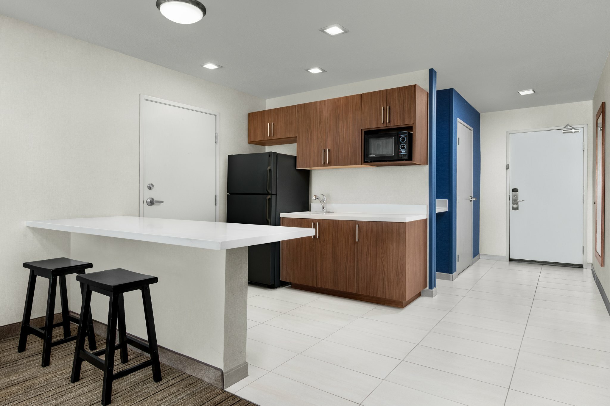 Фото Holiday Inn Express Hotel & Suites Marina - State Beach Area, an Ihg Hotel