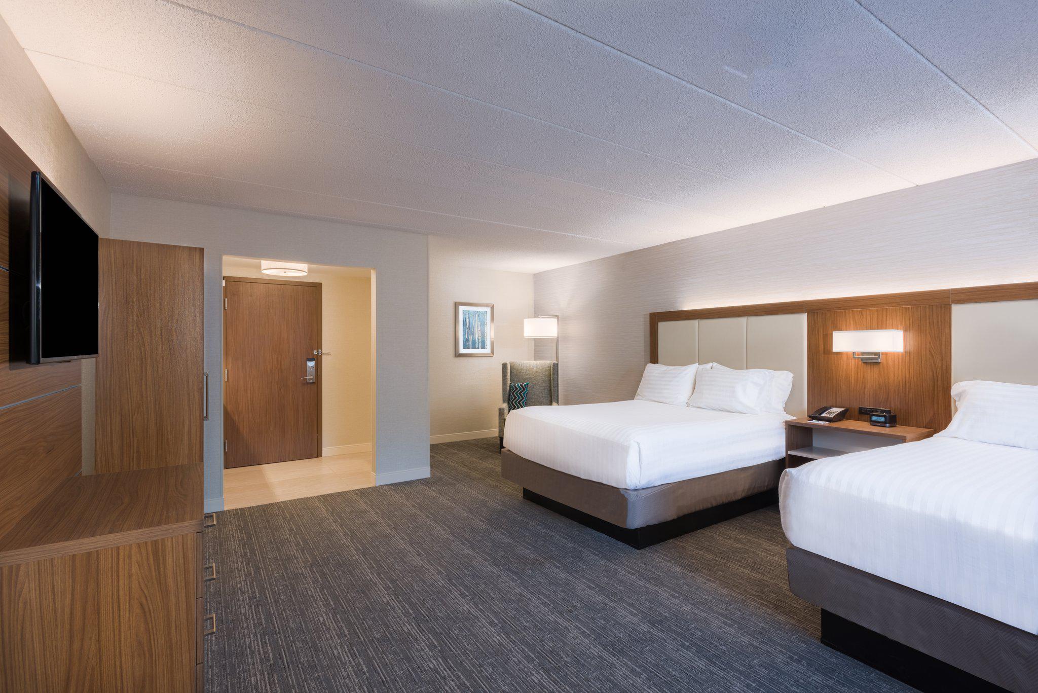 Фото Holiday Inn Express Boston - Waltham, an Ihg Hotel