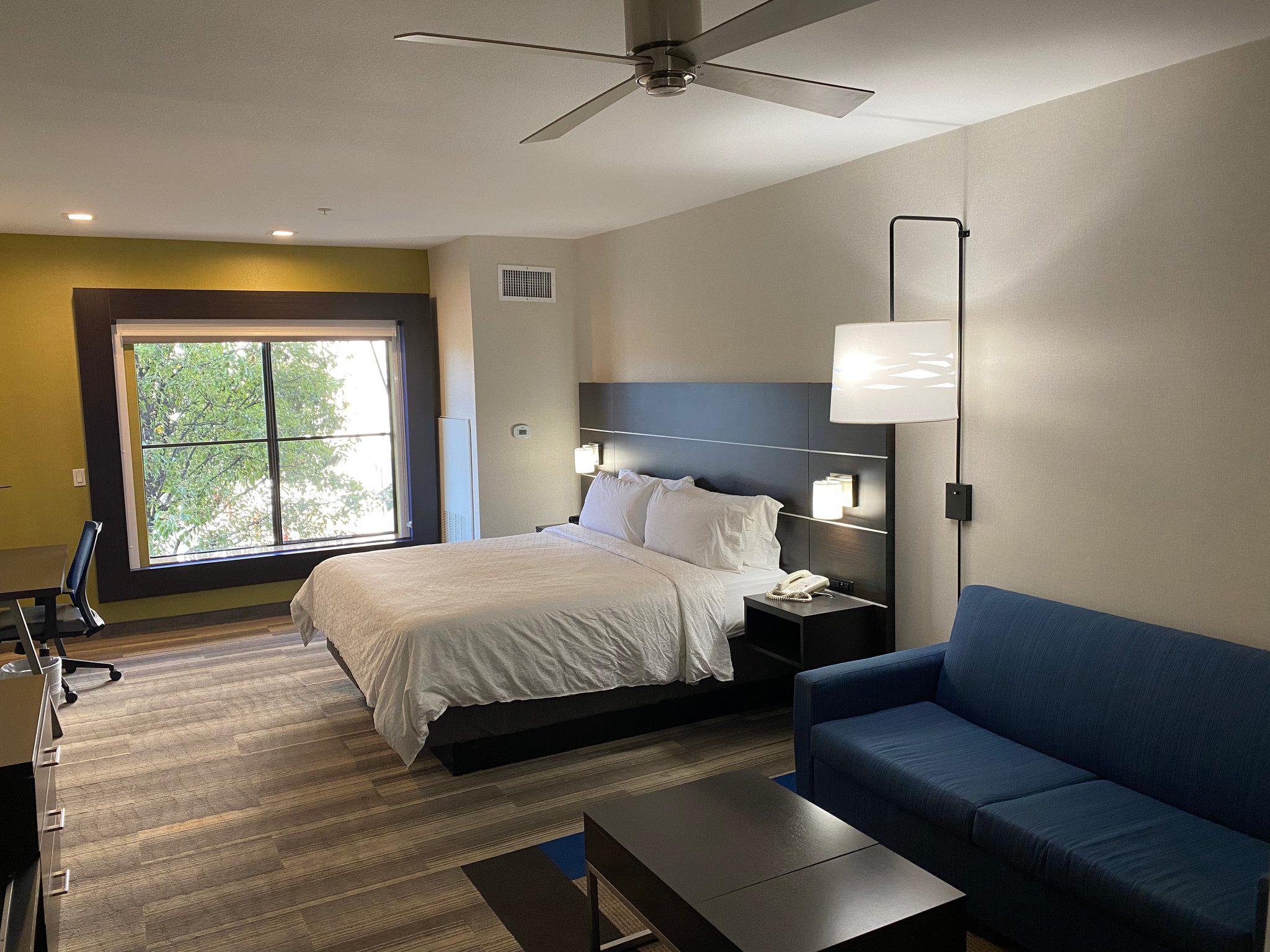Фото Holiday Inn Express Hotel & Suites El Dorado Hills, an Ihg Hotel