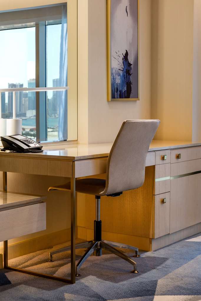 Фото The Diplomat Radisson Blu Hotel, Residence & SPA