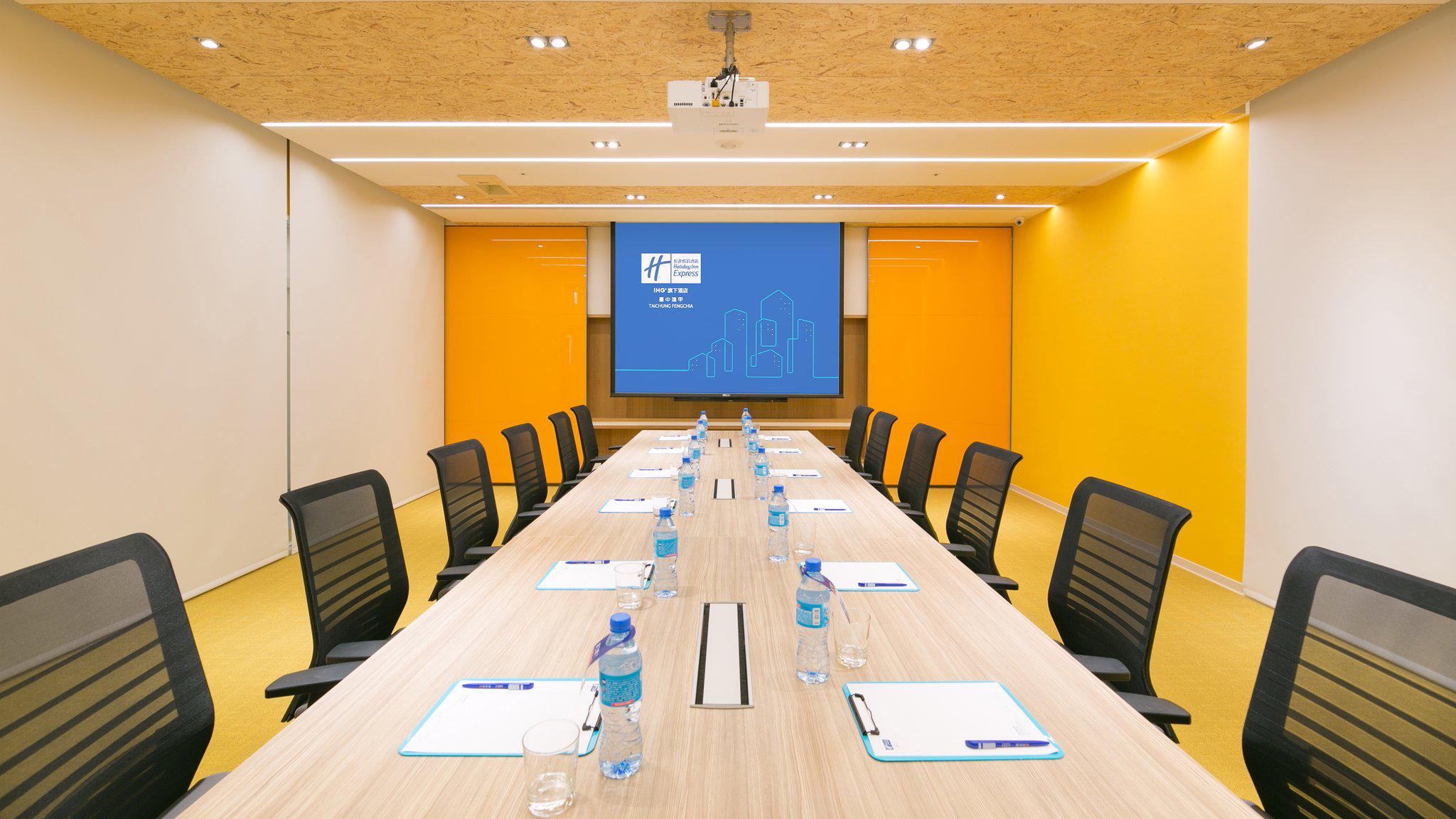 Фото Holiday Inn Express Taichung Fengchia, an Ihg Hotel