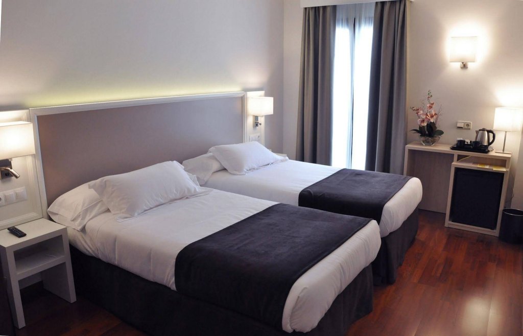 Фото Hotel Maestranza