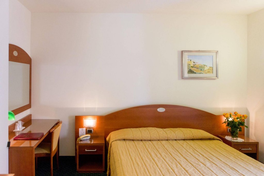 Фото Hotel Capri