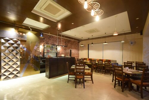 Гостиница The Radiant Star N Fusion Restaurant в Джайпуре