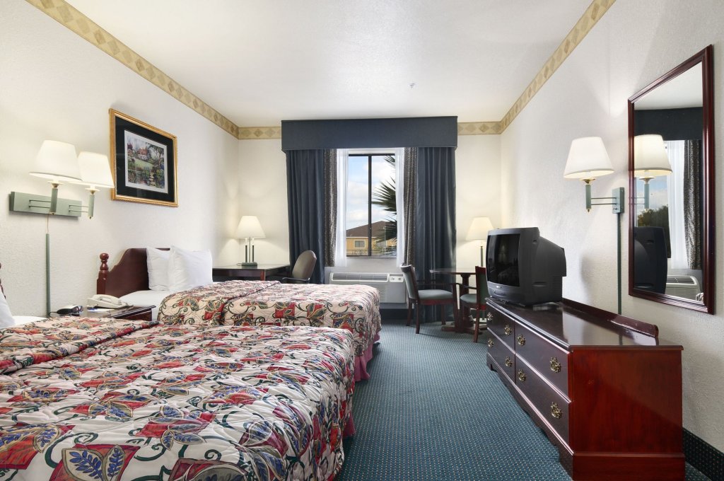 Фото Days Inn And Suites Houston North/Aldine