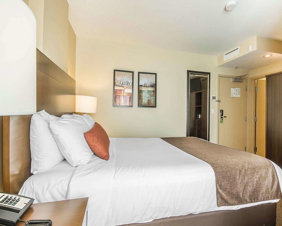 Фото Hotel Belmont Vancouver MGallery