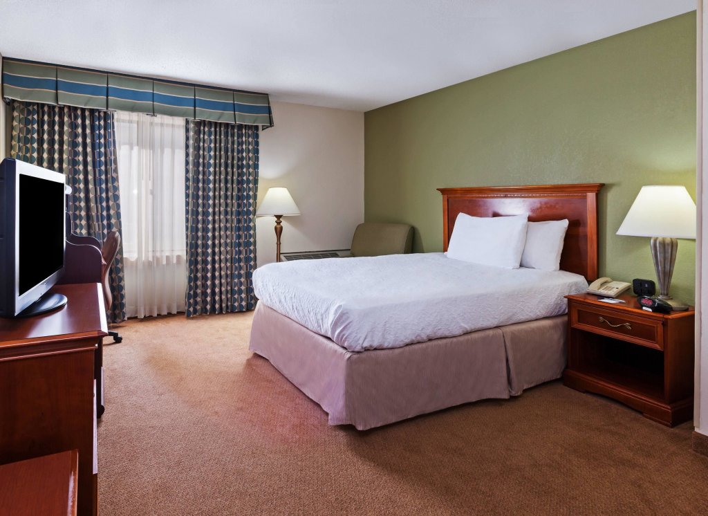 Фото Clarion Pointe Okc Airport