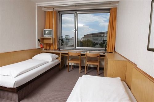 Фото отеля 1