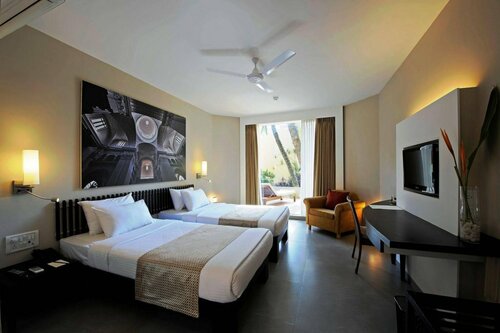 Гостиница Whispering Palms Beach Resort