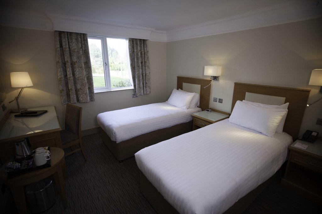 Фото Best Western Chilworth Manor Hotel