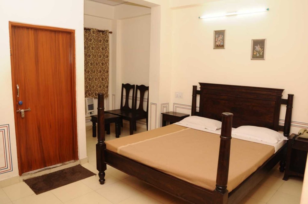 Фото Hotel Raghuraj Palace