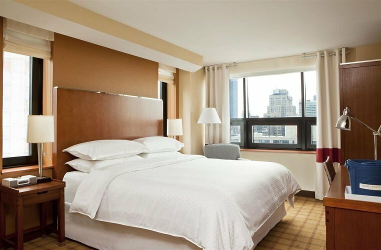 Гостиница Four Points by Sheraton Midtown-Times Square в Нью-Йорке